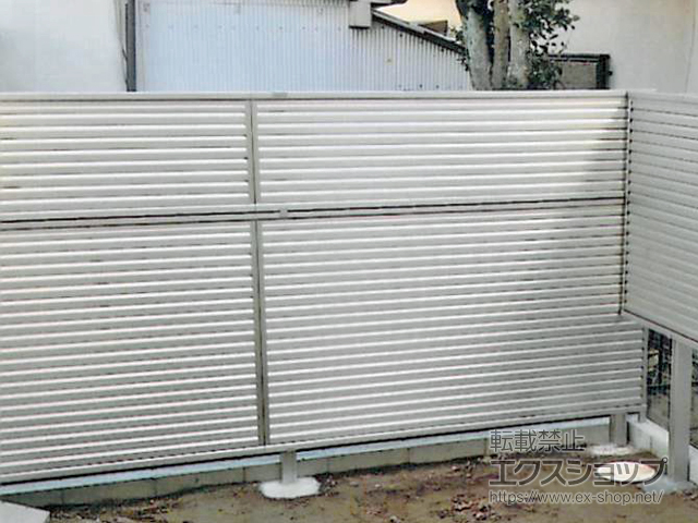 千葉県我孫子市ののフェンス・柵 シンプレオフェンス13型 目隠しルーバー 2段支柱 自立建て用〈パネル2段〉 施工例