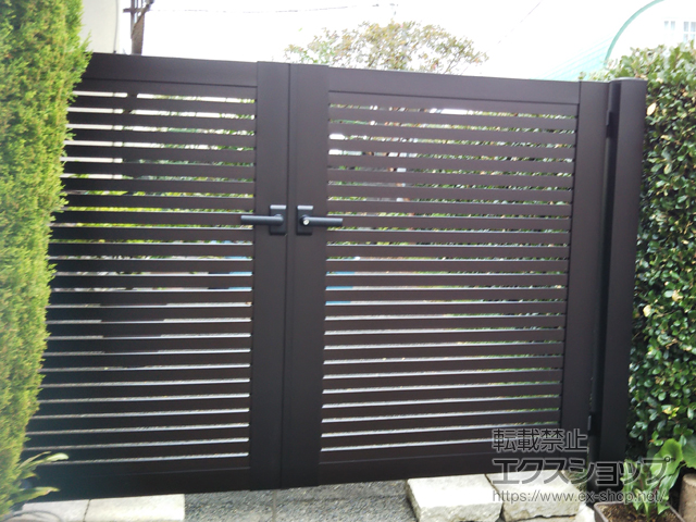 大阪府岸和田市のの門扉 シンプレオ門扉3型 横太格子 両開き 門柱使用 11-14R 施工例