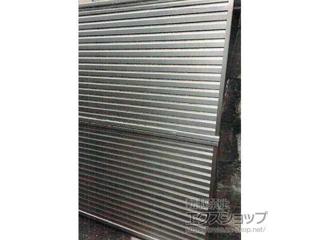 福岡県福岡市ののフェンス・柵 ミエーネフェンス 目隠しルーバータイプ 2段支柱 自立建て用（パネル2段） 施工例