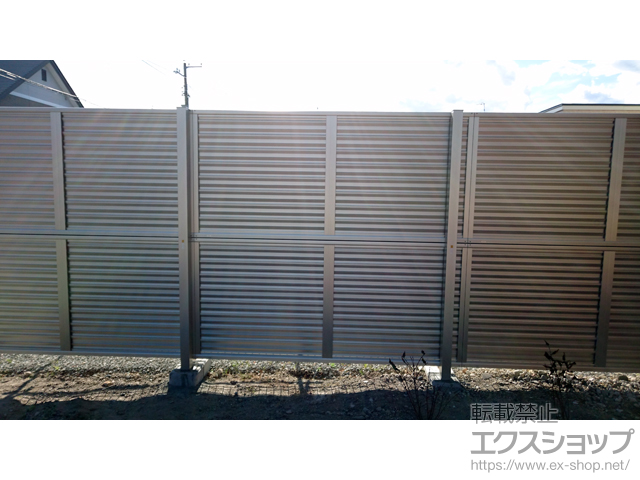 北海道苫小牧市ののフェンス・柵 ミエーネフェンス 目隠しルーバータイプ 2段支柱 自立建て用（パネル2段） 施工例