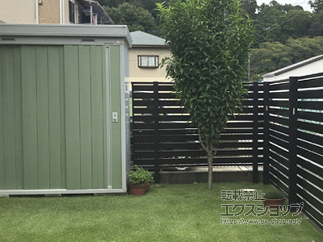 神奈川県足柄上郡中井町ののフェンス・柵 モクアルフェンス 横板タイプ 2段支柱 自立建て用（パネル2段）※外観右側設置 施工例