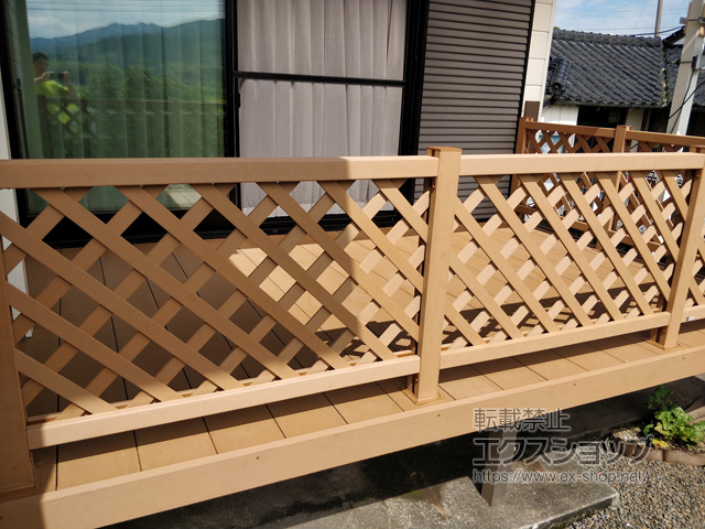 宮崎県北諸県郡三股町ののウッドデッキ リウッドデッキ 200＋ リウッドデッキフェンス2型 ラチス格子 施工例
