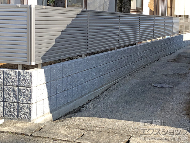 高知県香南市ののフェンス・柵 ミエーネフェンス 目隠しルーバータイプ 自由柱施工 施工例