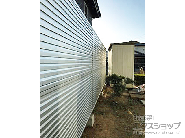 長野県長野市ののフェンス・柵 ミエーネフェンス 目隠しルーバータイプ 2段支柱 自立建て用（パネル2段） 施工例