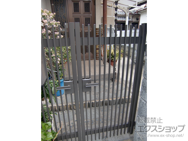 大阪府大東市のの門扉 ハイ千峰 両開き 柱使用 施工例
