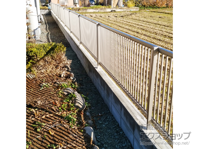 山形県西村山郡河北町ののフェンス・柵 シンプレオフェンス10型 縦格子32本 自由柱タイプ 施工例