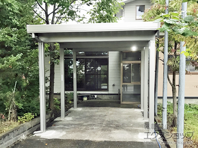 秋田県横手市のLIXIL リクシル（トステム）のカーポート テリオスポートIII 4500 角柱6本柱 積雪〜150cm対応 施工例