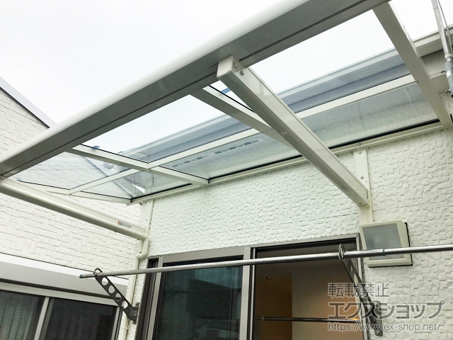 東京都葛飾区ののバルコニー・ベランダ屋根 スピーネ F型 ルーフタイプ 単体 積雪〜20cm対応 施工例