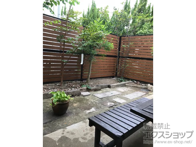 福岡県福岡市のValue Selectのフェンス・柵・塀 モクアルフェンス 横板タイプ 2段支柱 自立建て用（パネル2段） 施工例