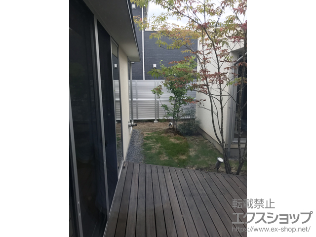 長野県佐久市ののフェンス・柵 ミエーネフェンス 目隠しルーバータイプ 2段支柱 自立建て用（パネル2段） 施工例