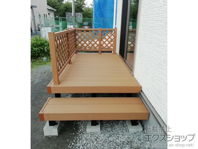 岩手県奥州市ののウッドデッキ リウッドデッキ 200＋段床セット　側面タイプ1段＋リウッドデッキフェンス2型＜ラチス格子＞ 施工例