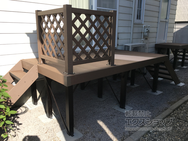 北海道函館市ののウッドデッキ マージウッドデッキ＋ージウッドデッキ ステップ Lタイプ(4段)×2セット ＋マージウッドデッキ ラティスデッキフェンス 施工例