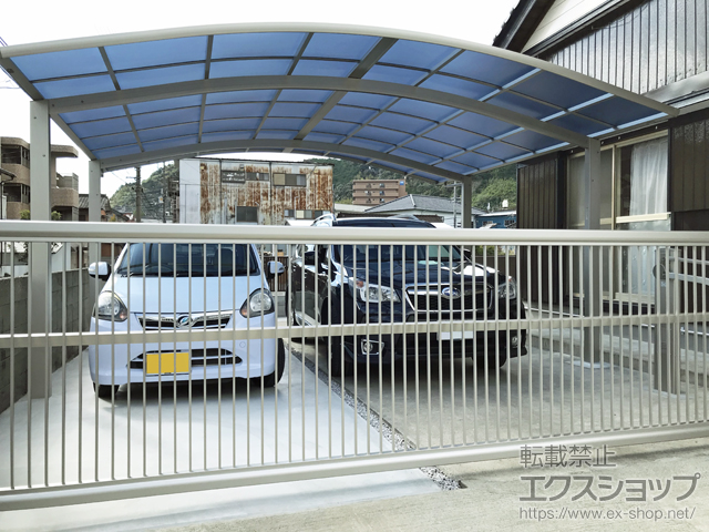 高知県須崎市ののカーゲート ルシアスアップゲートワイド 2型 たて格子 手動 施工例