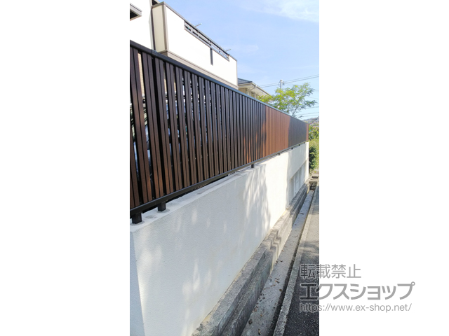 兵庫県神戸市ののフェンス・柵 ルシアスフェンスF03型 たて半目隠し 複合カラー 自由柱施工 施工例