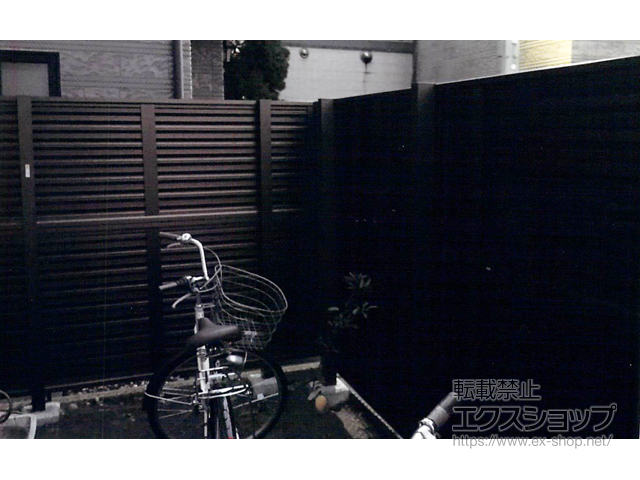 神奈川県川崎市ののフェンス・柵 ミエーネフェンス 目隠しルーバータイプ 2段支柱 自立建て用（パネル2段） 施工例