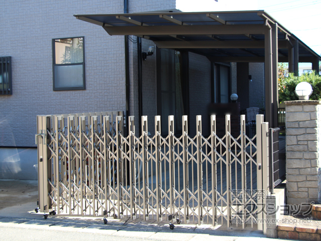 福岡県福岡市ののカーゲート アルシャインII PG型R(ペットガード) Aタイプ ノンレール 角地タイプ 両開き 350+270 施工例