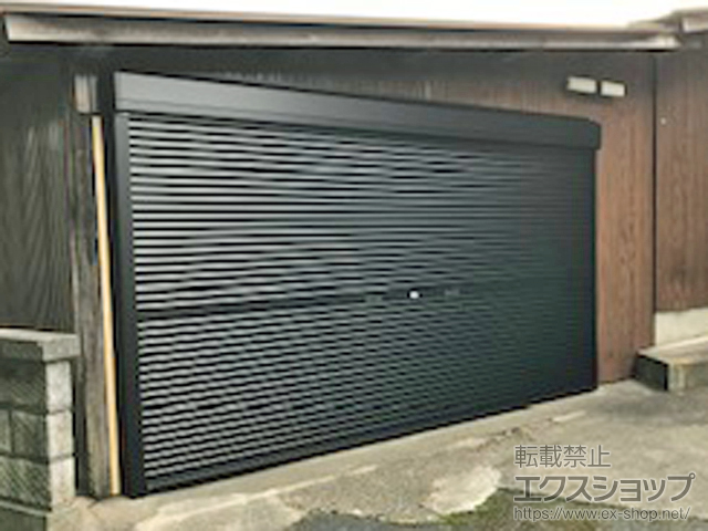 京都府福知山市のLIXIL リクシル（トステム）のガレージシャッター ガレージシャッタークワトロ 手動式 外部付タイプ 施工例