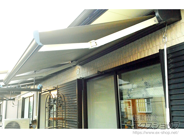 神奈川県相模原市のLIXIL リクシル（トステム）のオーニング・日よけ 彩風 あやかぜ C型 手動式 施工例
