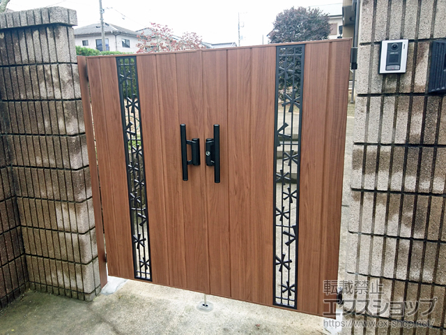 茨城県龍ケ崎市のの門扉 ジオーナ門扉 TC型 両開き マテリアルカラー　柱使用 施工例