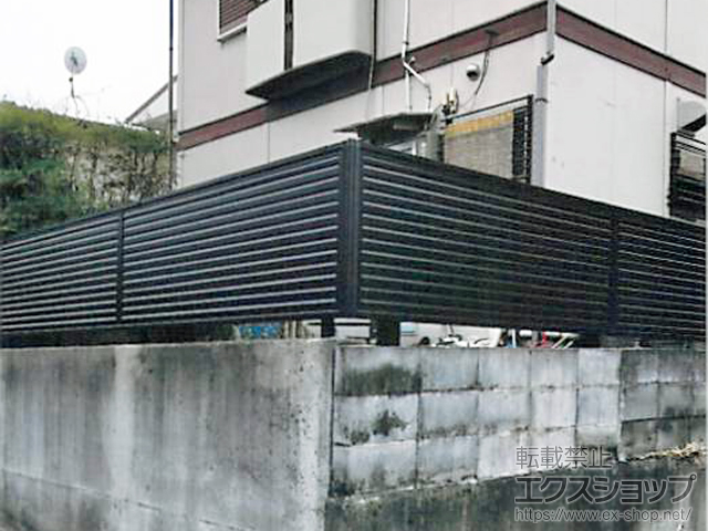 兵庫県三木市ののフェンス・柵 ミエーネフェンス 目隠しルーバータイプ 2段支柱 自立建て用（パネル1段） 施工例