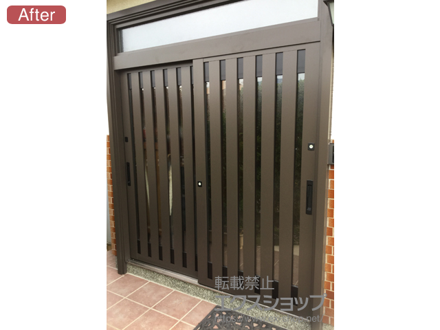 長崎県西彼杵郡時津町のLIXIL リクシル（トステム）の玄関ドア リシェント玄関引戸 PG仕様 2枚建戸 ランマ付 15型(縦通し) 施工例