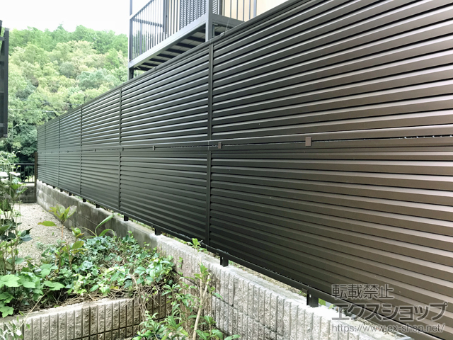京都府京都市ののフェンス・柵 ミエーネフェンス 目隠しルーバータイプ 2段支柱 ブロック建て用（パネル2段） 施工例