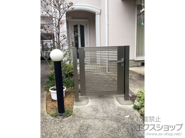 福岡県糟屋郡新宮町のの門扉 ライシス門扉 1型 細横桟 片開き 柱使用 施工例