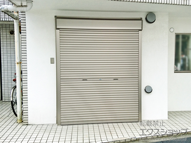 東京都豊島区のLIXIL リクシル（トステム）のガレージシャッター ガレージシャッタークワトロ 手動式 外部付タイプ 施工例