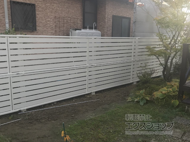 宮城県大崎市ののフェンス・柵 シンプレオフェンスSY1型 横半目隠し 2段支柱 自立建て用（パネル2段） 施工例