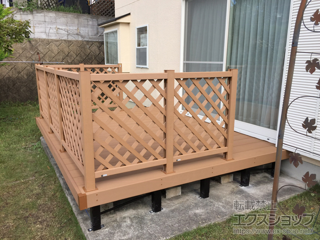 奈良県奈良市ののウッドデッキ リウッドデッキ 200＋ リウッドデッキフェンス2型〈ラチス格子〉 施工例