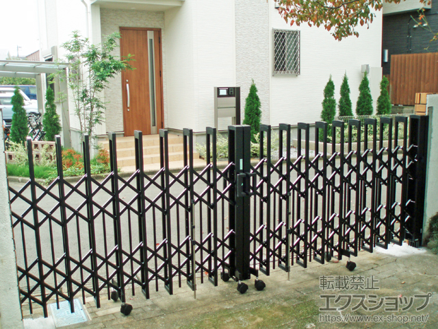 東京都西東京市ののカーゲート イノーバP ペットガード 両開きタイプ 40W(20S+20M)*キャスタータイプ 施工例