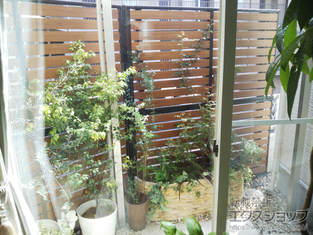 大阪府吹田市ののフェンス・柵 ルシアスフェンスF04型 横板 木調カラー 2段支柱 自立建て用（パネル2段） 施工例