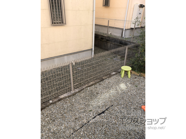 兵庫県川辺郡猪名川町ののフェンス・柵 メッシュフェンスA型[スチール製] 自在柱式 施工例