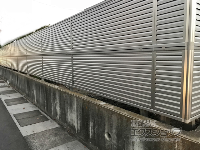 岐阜県各務原市ののフェンス・柵 ミエーネフェンス 目隠しルーバータイプ 2段支柱 自立建て用（パネル2段） 施工例