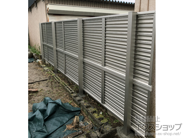 愛知県一宮市ののフェンス・柵 ミエーネフェンス 目隠しルーバータイプ 2段支柱 自立建て用（パネル2段） 施工例