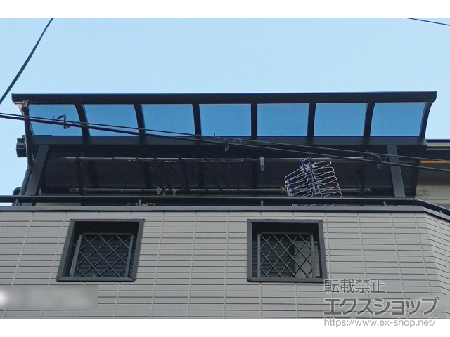 兵庫県尼崎市ののバルコニー・ベランダ屋根 ヴェクターテラス R型 1500 屋根タイプ 単体 積雪〜50cm対応〈張り出しあり〉 施工例