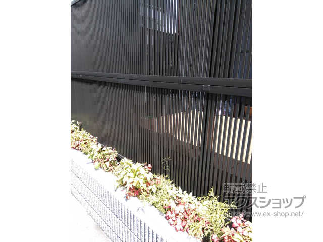 大阪府大阪市ののフェンス・柵 ライシスフェンス 2型 細たて桟 アルミ多段柱使用（パネル2段） 施工例