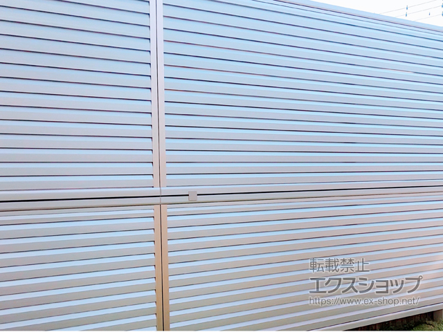 埼玉県川越市ののフェンス・柵 ミエーネフェンス 目隠しルーバータイプ 2段支柱 自立建て用（パネル2段） 施工例