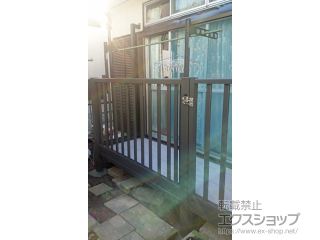 千葉県佐倉市のLIXIL リクシル（トステム）のバルコニー ビューステージFスタイル 単体 庭置き式 施工例