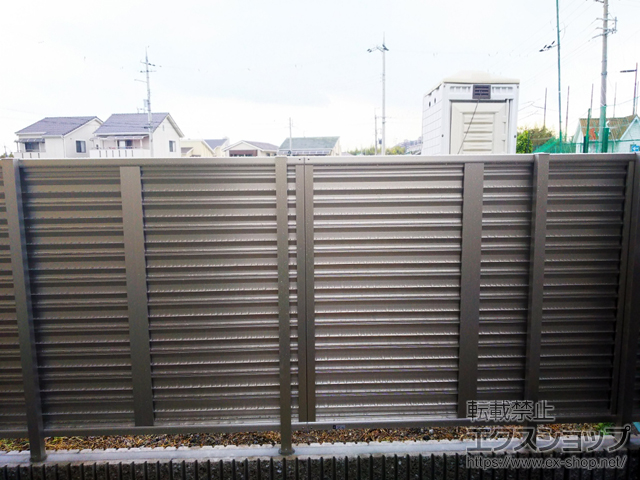 大阪府四條畷市ののフェンス・柵 シンプレオフェンスM1型 横井桁メッシュ 自由柱施工 施工例