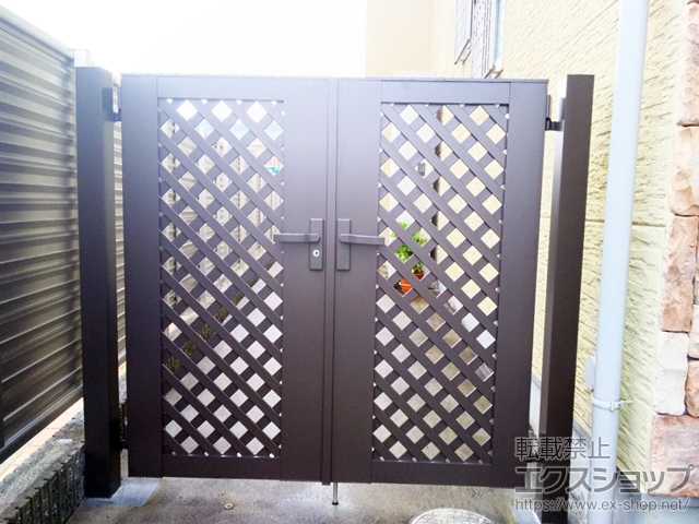 大阪府四條畷市のの門扉 ライシス門扉 11型 ラチス格子 両開き 柱使用 施工例