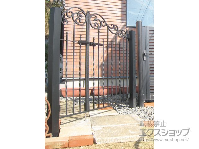 神奈川県横浜市のの門扉 ラフィーネ門扉1型 両開き親子 柱使用 施工例