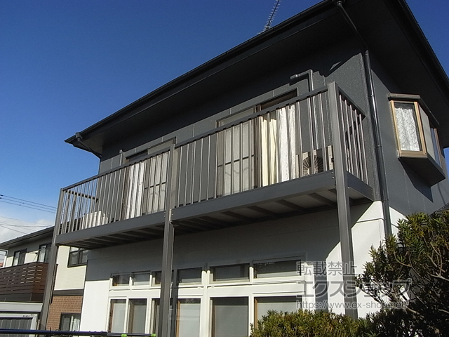 宮城県黒川郡大和町のLIXIL リクシル（トステム）のバルコニー ビューステージHスタイル 縦太格子 単体 柱建て式 施工例