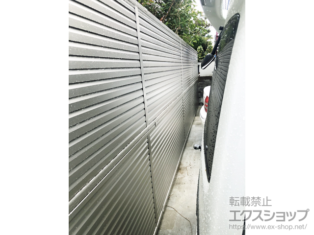 福岡県福岡市ののフェンス・柵 ミエーネフェンス 目隠しルーバータイプ 2段支柱 自立建て用（パネル2段） 施工例