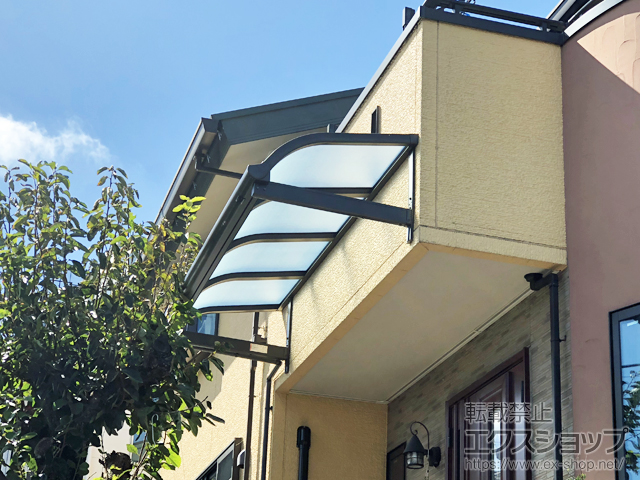 神奈川県横浜市のLIXIL リクシル（トステム）のテラス屋根 パワーアルファ RB型 ルーフタイプ 単体 積雪〜30cm対応 施工例