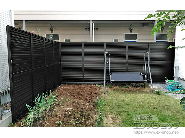 埼玉県越谷市ののフェンス・柵 ミエーネフェンス 目隠しルーバータイプ 2段支柱 自立建て用（パネル2段） 施工例