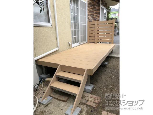 京都府八幡市のYKKAPのウッドデッキ リウッドデッキ 200＋リウッド ステップ5型 Sタイプ（2段）＋リウッドデッキフェンス3型＜横スリット＞ 施工例