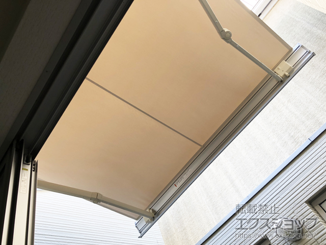 東京都品川区のLIXIL リクシル（トステム）のオーニング・日よけ 彩風 あやかぜ S型 電動リモコン式 施工例