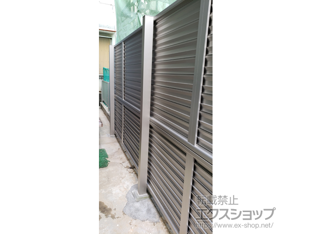 大阪府堺市ののフェンス・柵 ミエーネフェンス 目隠しルーバータイプ 2段支柱 自立建て用（パネル2段） 施工例