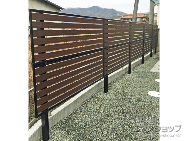 広島県府中市ののフェンス・柵 モクアルフェンス 横板タイプ 2段支柱 自立建て用 （パネル2段） 施工例
